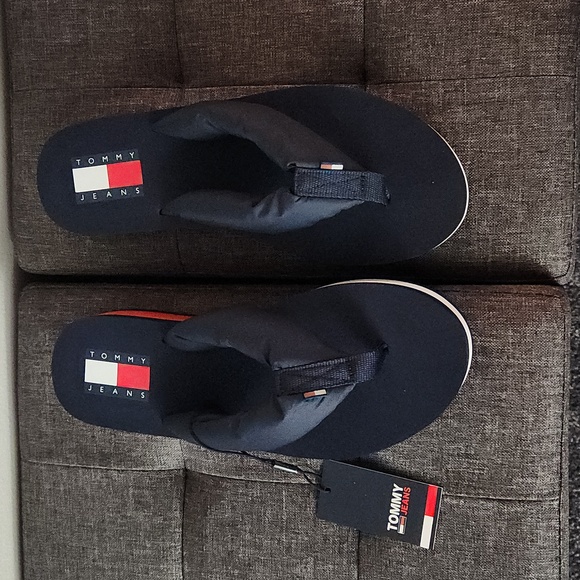 Tommy Hilfiger size 9 & 10 Blue thong sandals. - Picture 2 of 5